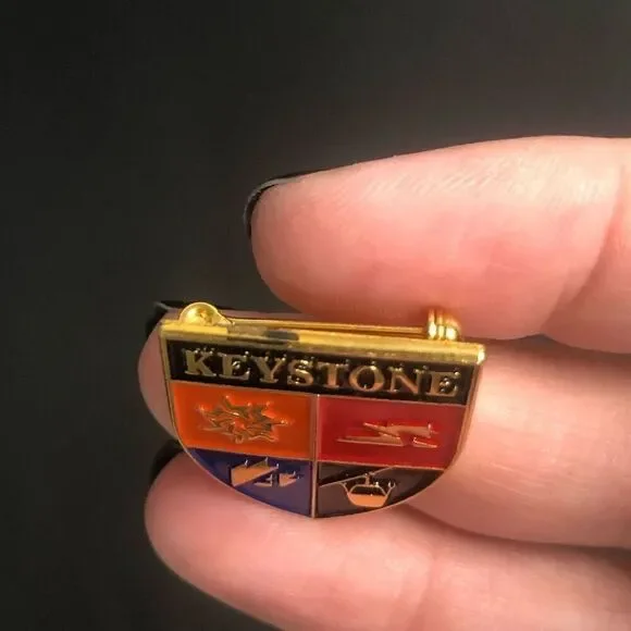 keystone vintage skiing ski pin colorado souvenir travel resort shield pin back - Picture 6 of 7